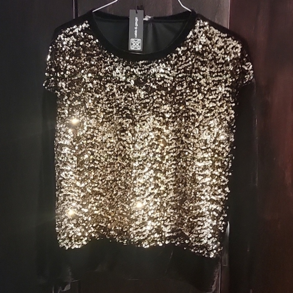 BLING!!! Cable and Gauge XL jigger top with sequins embeliishment NWT